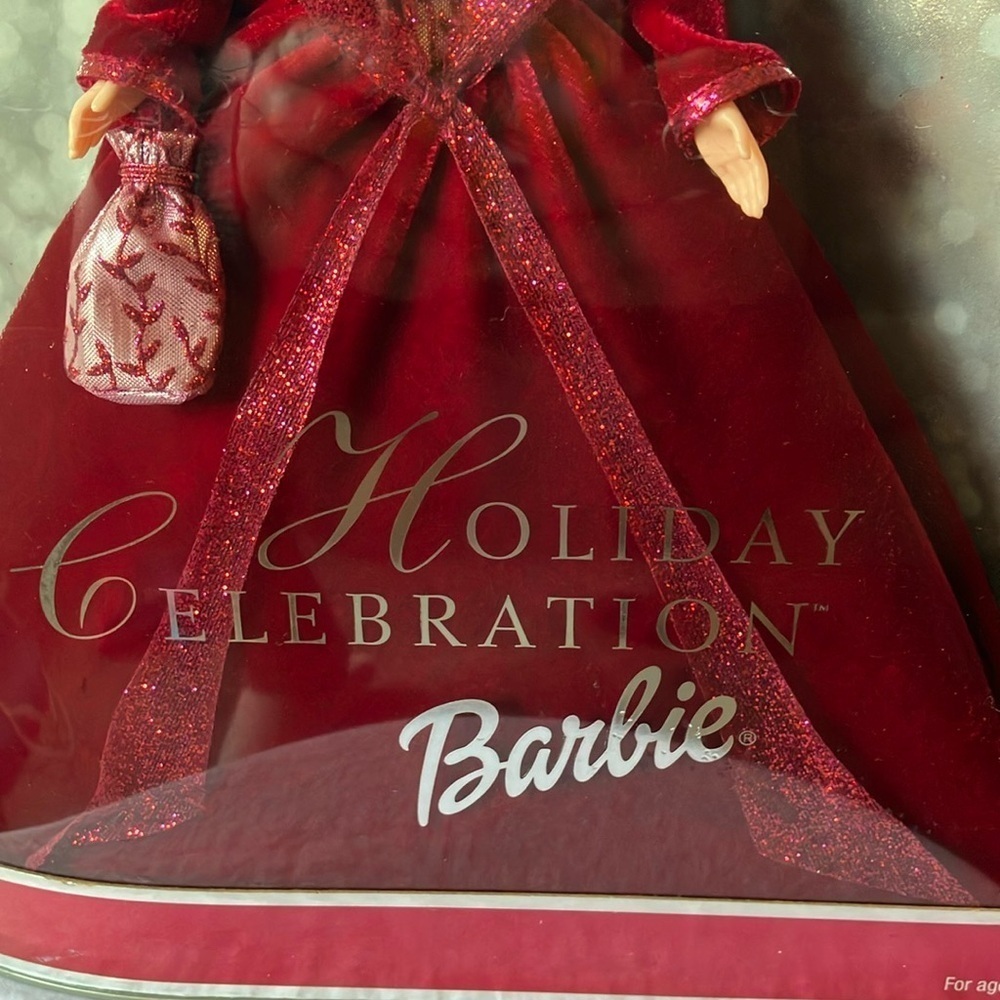Barbie Holiday Celebration: Vintage 2002 Holiday Celebration Barbie - Picture 6 of 16
